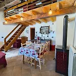 Apartamento Petit Royal - Maisons De Charme Valle D'aosta - Per 6 Persone - Con Balcone, Giardino E Soppalco