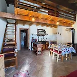 Petit Royal - Maisons De Charme Valle D'aosta - Per 6 Persone - Con Balcone, Giardino E Soppalco