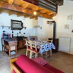 Apartment Petit Royal - Maisons De Charme Valle D'aosta - Per 6 Persone - Con Balcone, Giardino E Soppalco Champoluc