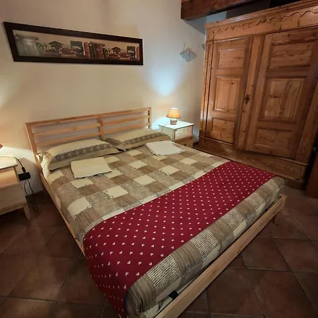 Petit Royal - Maisons De Charme Valle D'aosta - Per 6 Persone - Con Balcone, Giardino E Soppalco