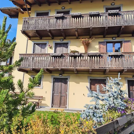 Apartamento Petit Royal - Maisons De Charme Valle D'aosta - Per 6 Persone - Con Balcone, Giardino E Soppalco *