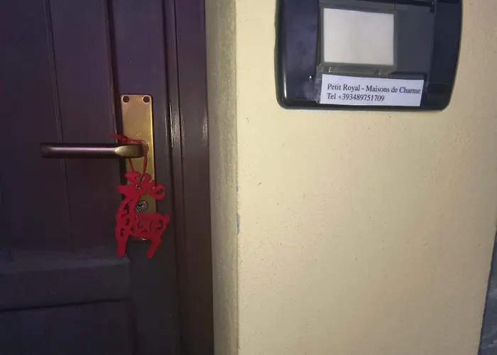 Apartment Petit Royal - Maisons De Charme Valle D'aosta - Per 6 Persone - Con Balcone, Giardino E Soppalco