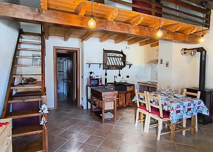 Petit Royal - Maisons De Charme Valle D'aosta - Per 6 Persone - Con Balcone, Giardino E Soppalco