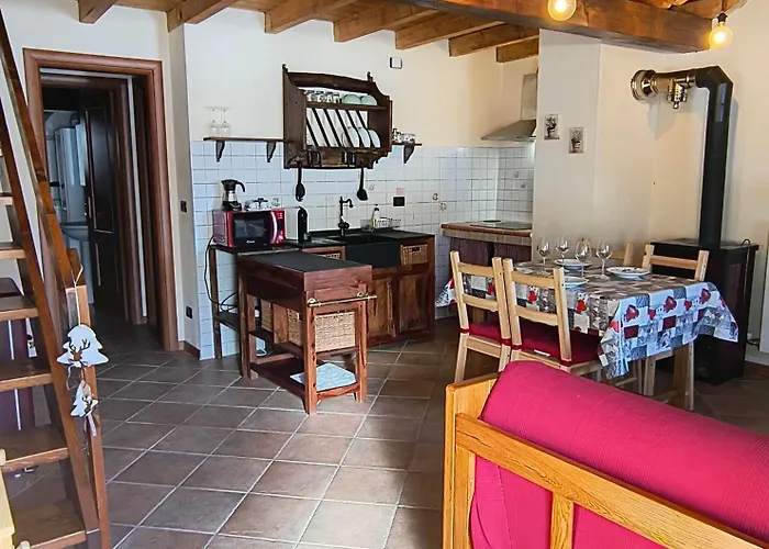 Apartment Petit Royal - Maisons De Charme Valle D'aosta - Per 6 Persone - Con Balcone, Giardino E Soppalco Champoluc