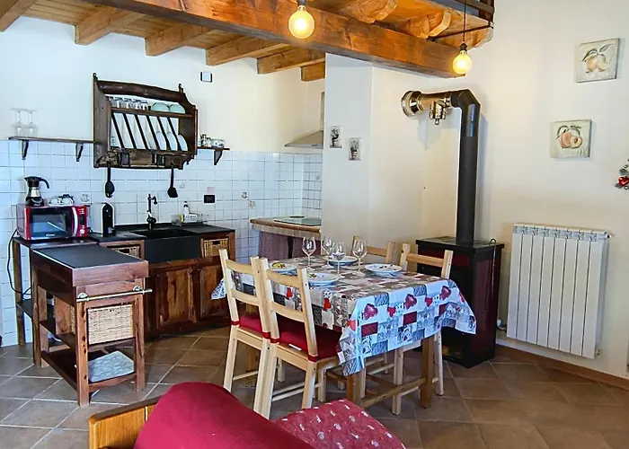 Apartment Petit Royal - Maisons De Charme Valle D'aosta - Per 6 Persone - Con Balcone, Giardino E Soppalco Champoluc