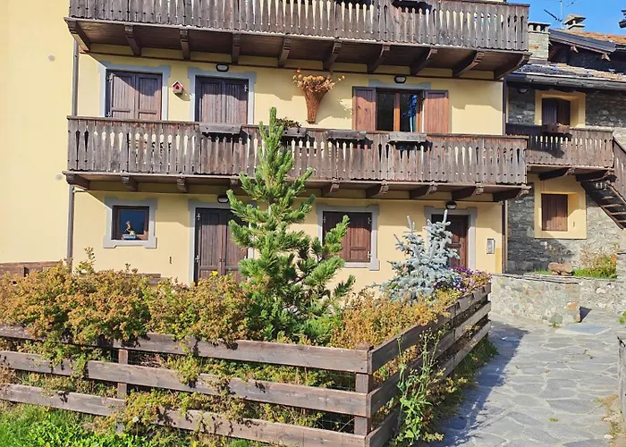 Apartment Petit Royal - Maisons De Charme Valle D'aosta - Per 6 Persone - Con Balcone, Giardino E Soppalco